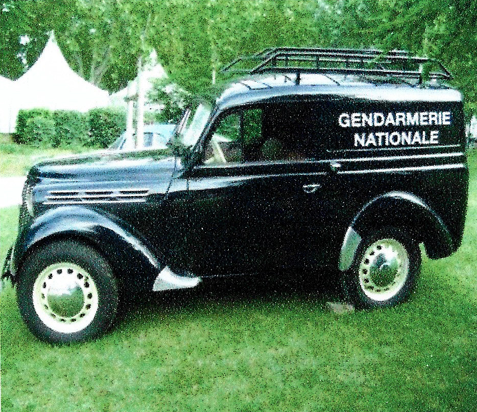 La Juvaquatre Renault de la Gendarmerie