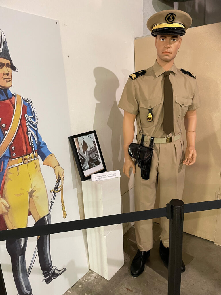 Gendarme maritime en tenue d'été. (Exposition été 2024 au Musée Forges et Marines de Guérigny)