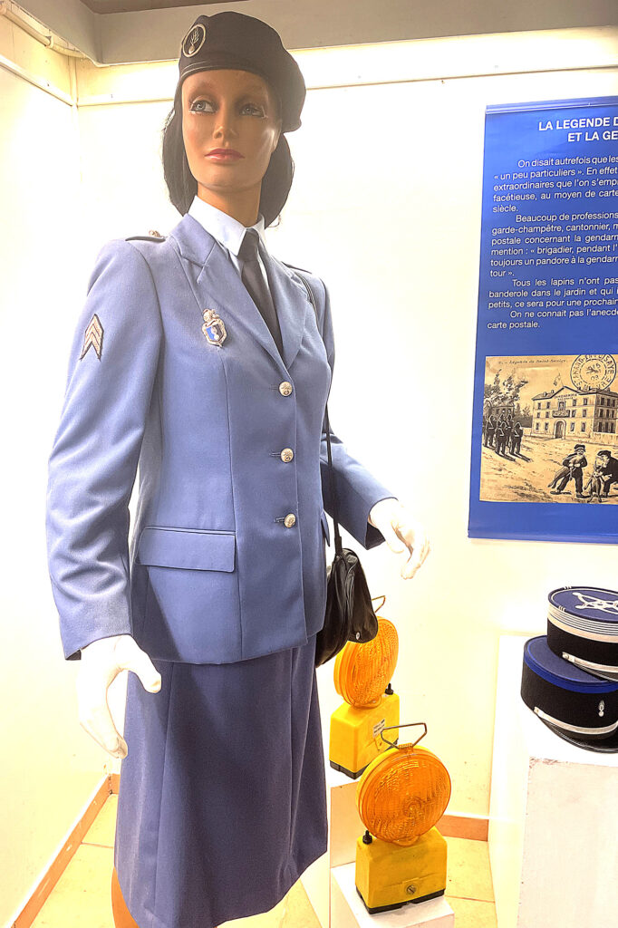 Femme Gendarme auxiliaire (Exposition au Musée)