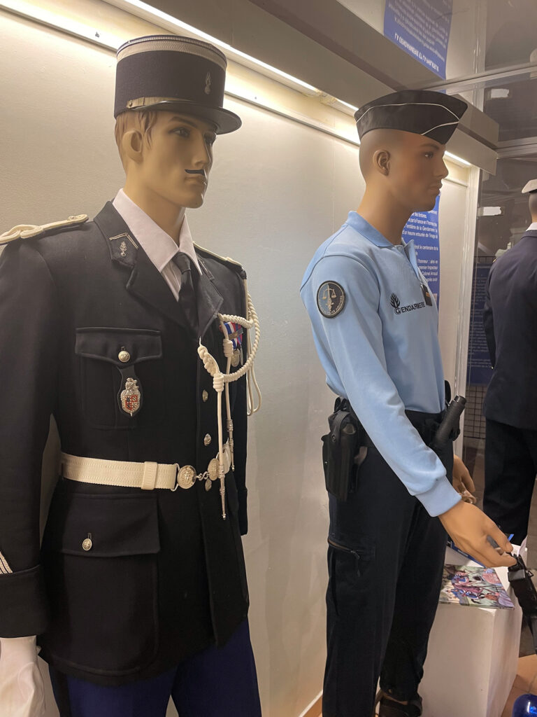 Mannequins des gendarmes d'aujourd'hui (Exposition au Musée)