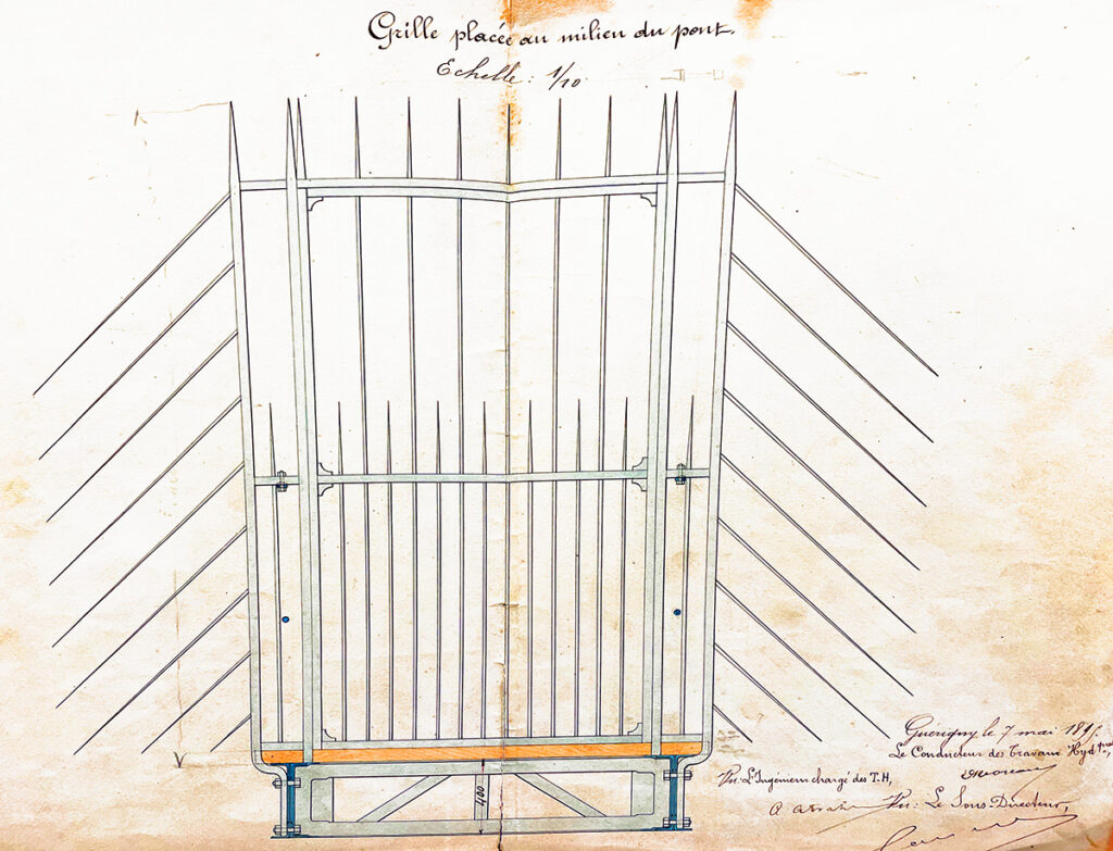 Dessin d’une grille placée au milieu d’un pont en 1895